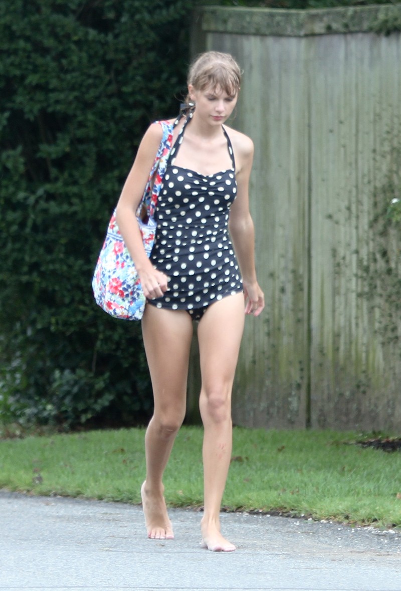 Taylor-Swift-Wearing-Boring-Bikini-Top-Swimsuit-At-Conor-Kennedys-Familys-Compound-11.jpg