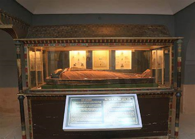 Egypt discovers 2,500-year-old intact coffins