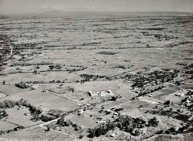 An aerial photograph of the Batangas Provincial Capitol taken in 1935.  Image source:  United States National Archives.