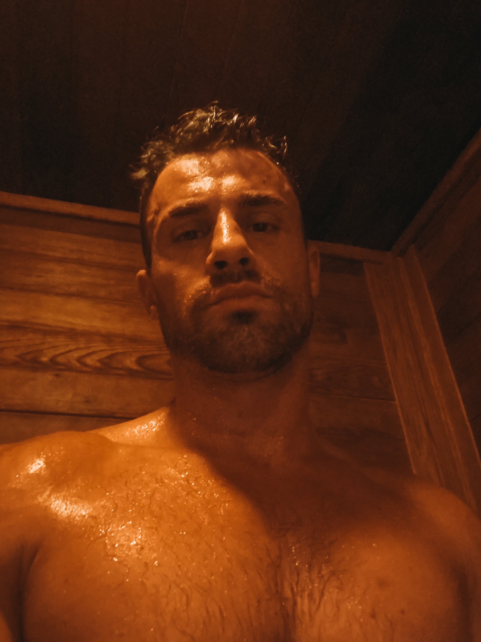 macho buscando sexo en el sauna