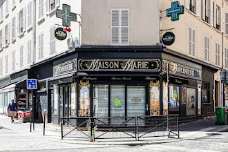 Paris : Boulangerie à la devanture classée, place Henri Krasucki, à l'angle de la rue des Envierges et de la Mare. Petit patrimoine du quotidien - XXème