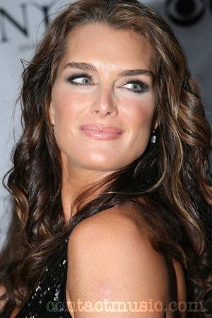 brooke_shields_5151653.jpg (300×450)