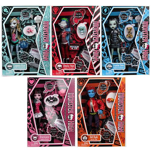 Click the images to enlarge and Sneak Peek Monster High