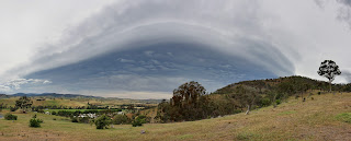 A shelf cloud (a type of arcus cloud) seen over Swifts Creek, Victoria (Australia) by Fir0002 (www.flagstaffotos.com.au) (CC-by-NC)