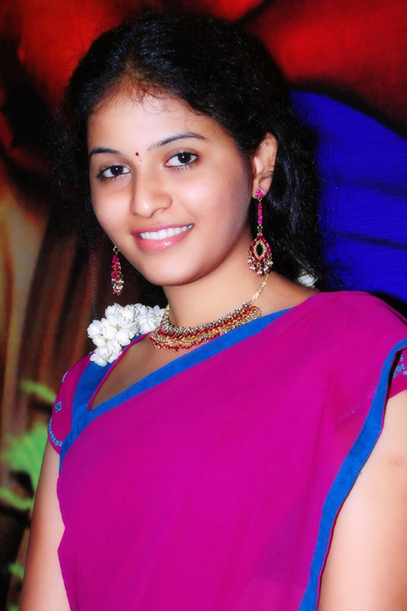 http://cutehomelyactress.blogspot.in/2013/07/south-indian-actress-anjali-in-half.html