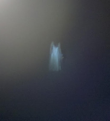 fantasma mujer vestida de blanco