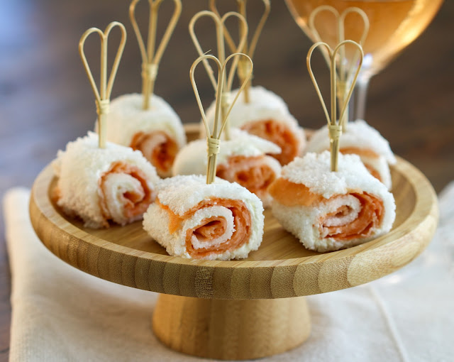 Rolinhos de Tapioca com Salmão Defumado