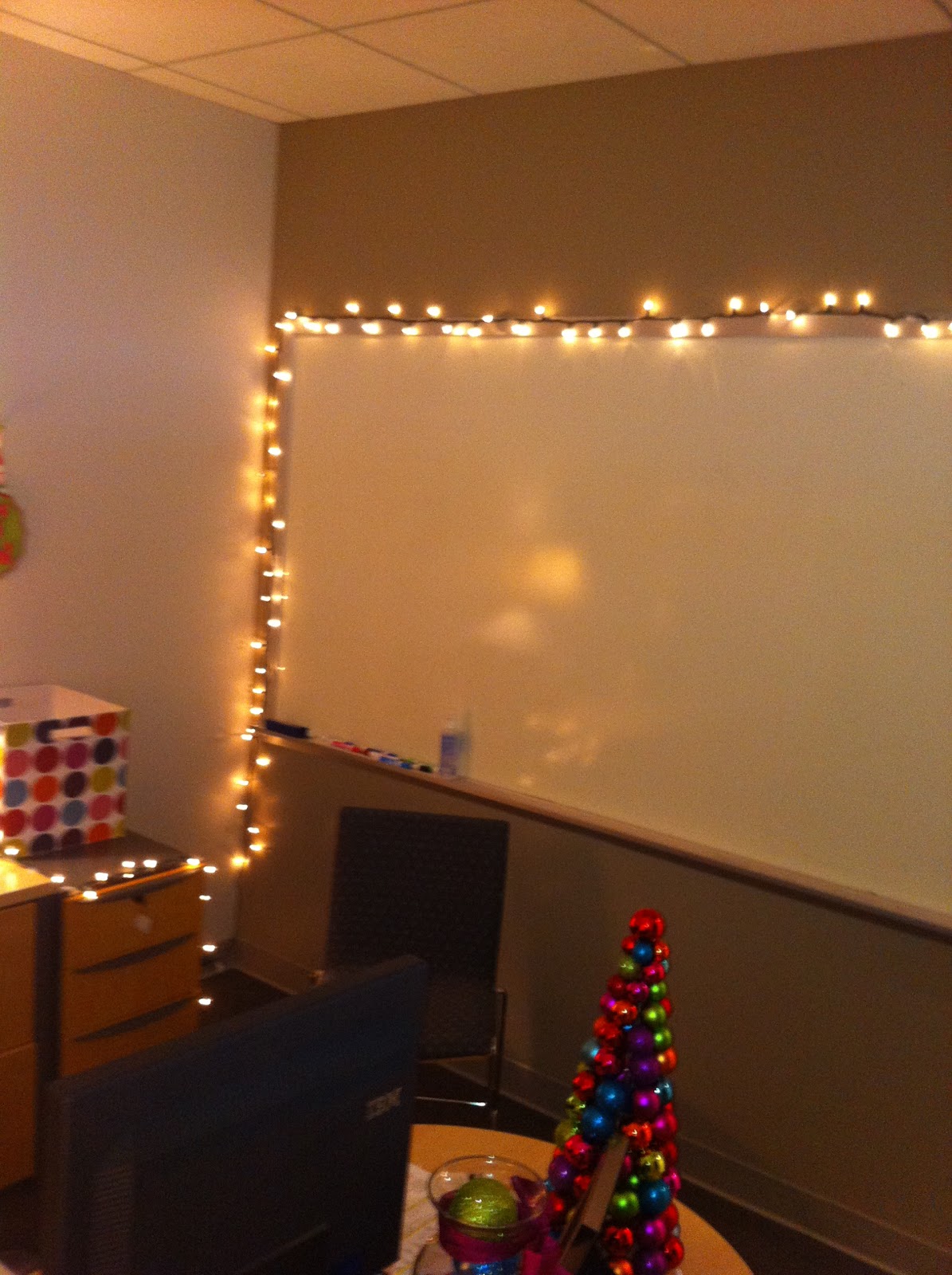 I Am Quirky: Yes, I Decorate My Office for Christmas