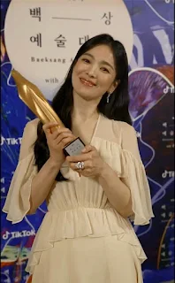 Song Hye-Kyo won Best Actress 59th Baeksang Awards