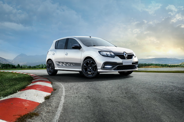 2015 Renault Sandero RS