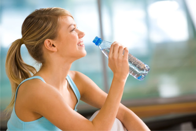 dampak minum air es setelah olahraga