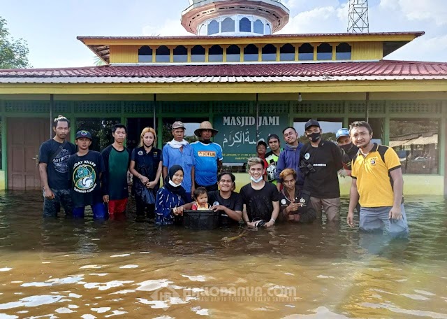 Tim Info Banjarmasin Salurkan Bantuan di Dua Desa Terpencil