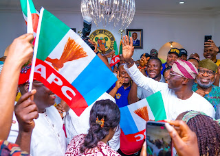 Governor of Lagos State, Babajide Sanwo-Olu, celebrates after emerging victorious in the 2023 Gubernatorial Election in Lagos, with him the Deputy Governor Obafemi Hamzat, alongside their spouses