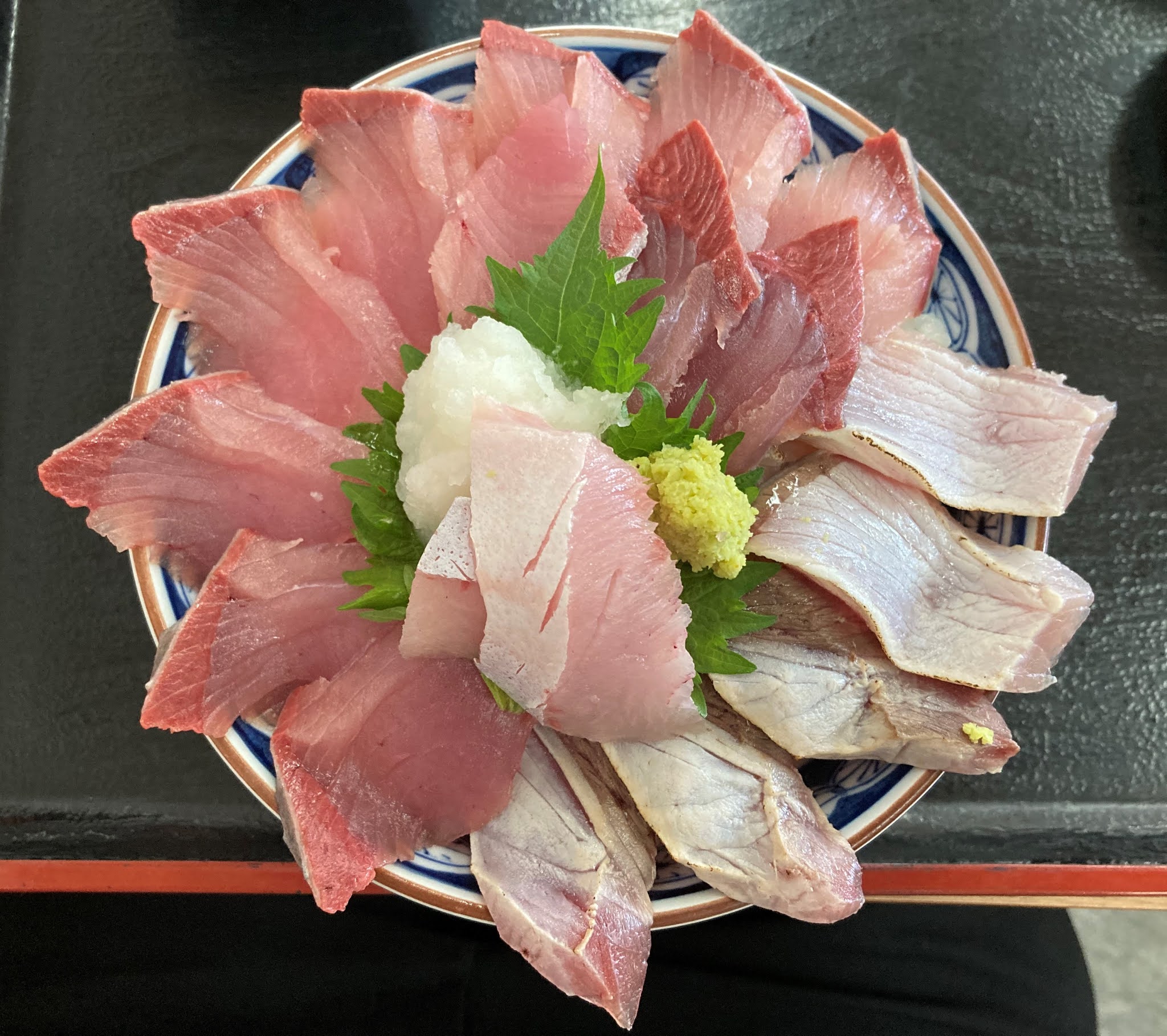 富山冰見鋪滿滿的鰤魚 ぶり 丼以及鰤魚涮涮鍋