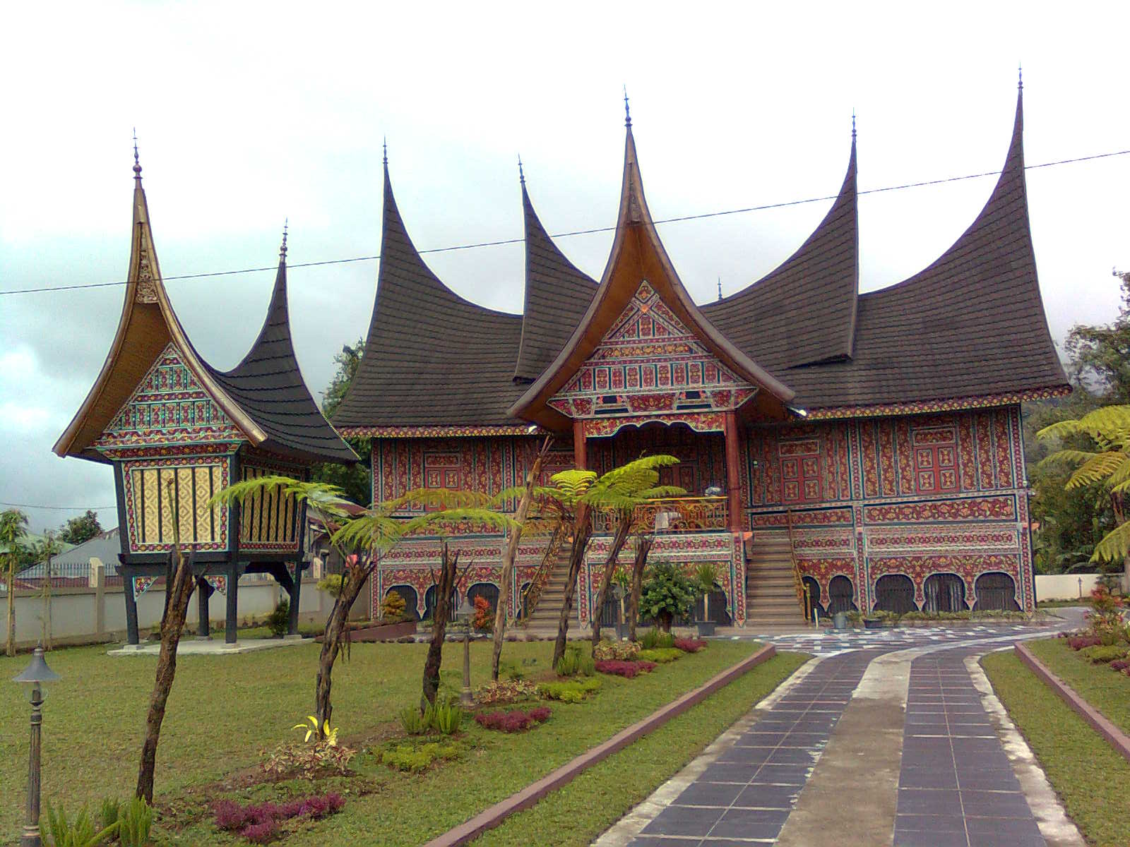  pinokioze Rumah  Gadang  Mulai Bergeser