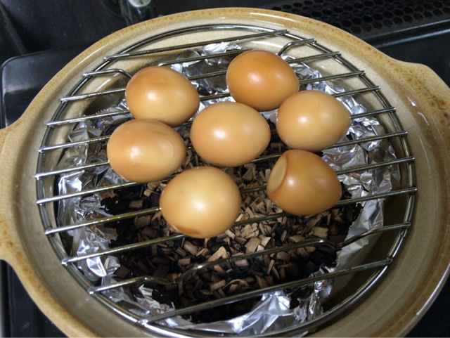 100均燻製 ダイソーの土鍋で燻製 うずらの卵 はんぺん チーズ編 Blog Muunen