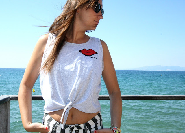 Short black and white de primark y camiseta carita bonita