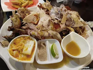 A Must-Try in Sanxia! Taiwan Brick Oven Chicken – Crispy Outside, Tender Inside, and Flavorful Chicken Oil Rice
