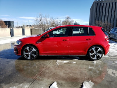 2019 Volkswagen Golf GTI wins award