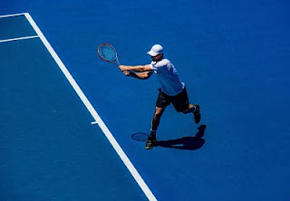 jugador de tenis. lesion codo tenista