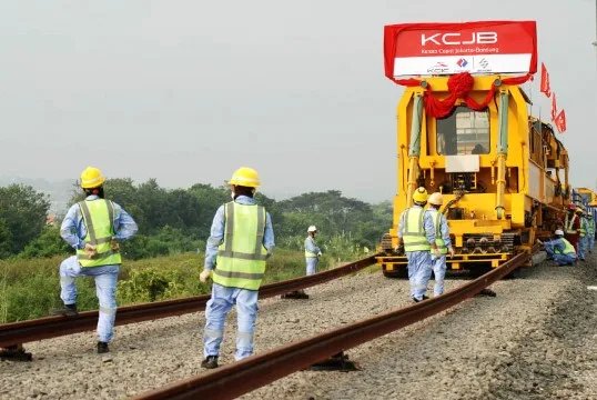 Biaya Kereta Cepat Jakarta-Bandung Bengkak Rp27 Triliun, China Minta RI Tanggung Sendiri Pakai APBN