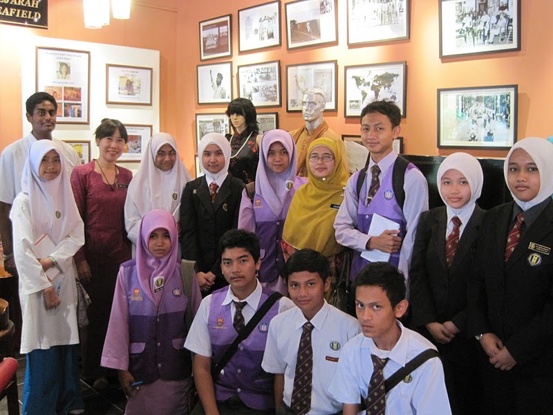 Sehari dalam Sejarah . . .: LAWATAN GURU & PELAJAR DARI 