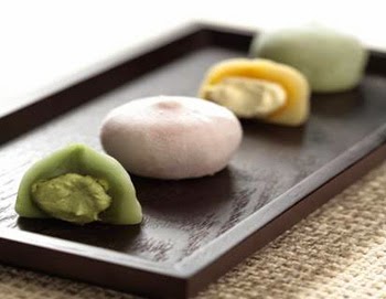 Người Nhật thường ăn bánh ngọt Mochi vào đầu năm mới để mang lại may mắn