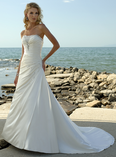 Cheap beach wedding dress with the perfect simplicity