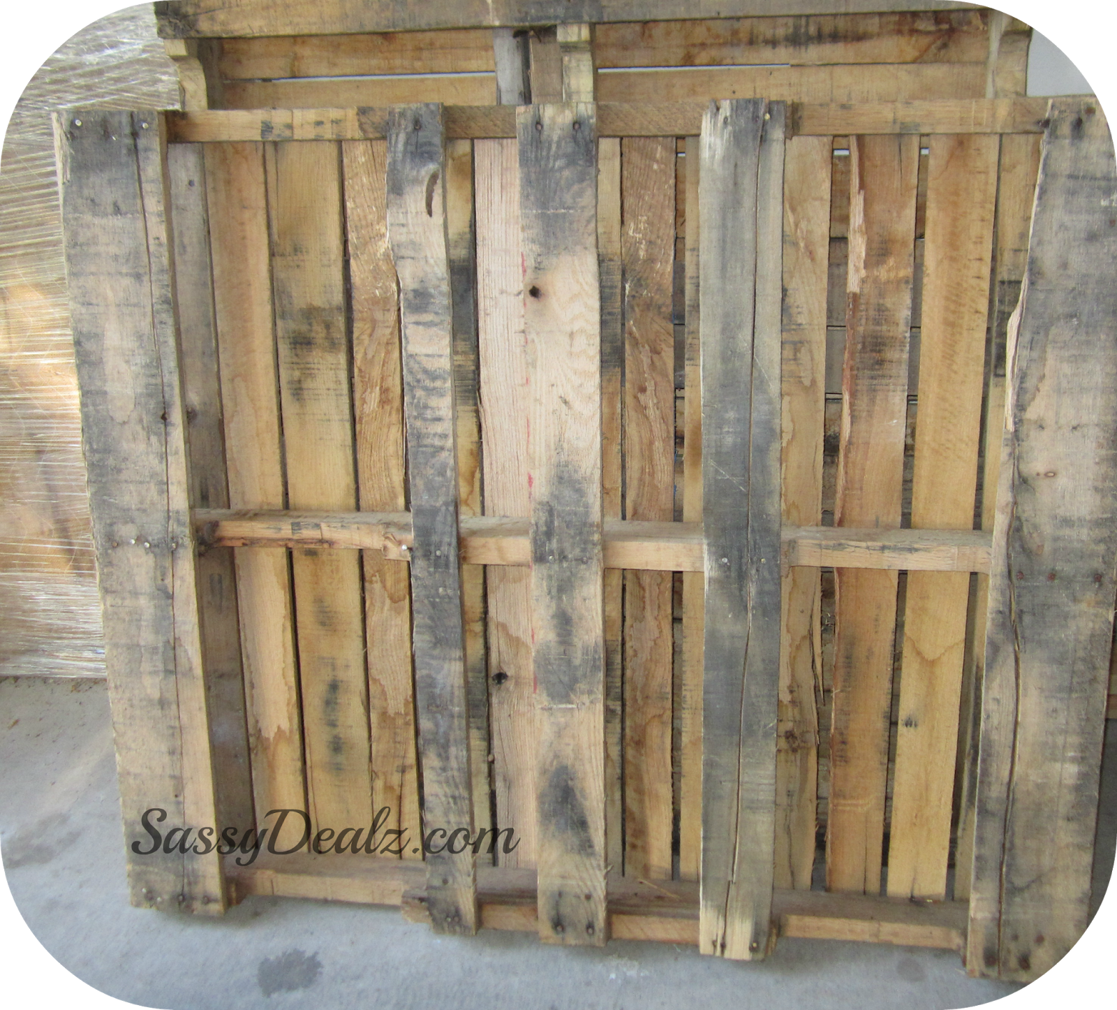 DIY Wood Pallet Wine Rack