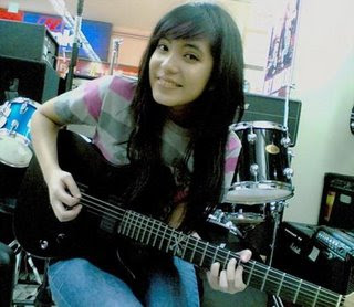 http://specialistbokep1.blogspot.com/2012/03/foto-foto-gitaris-cantik-dan-seksi.html