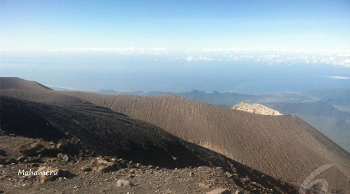 Misteri Gunung  Semeru Gunung  Tertinggi di Pulau Jawa 