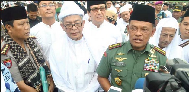 HEBAT !! PANGLIMA TNI GATOT MINTA ULAMA DOAKAN TNI KUAT JAGA "NKRI" AYO BAGIKAN..!