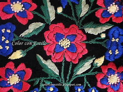 Flores-bordadas-en-color-coral-y-azul-Diseño 2