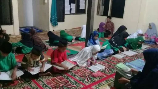 Sudah Tiga Bulan, Remaja di Pauh Malam Mingguan di Masjid dan Musala