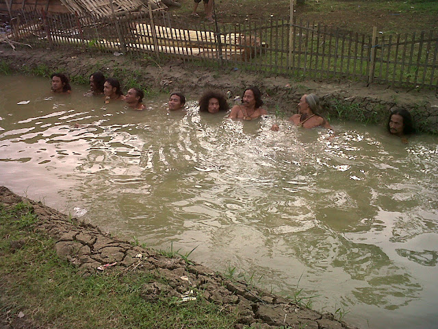 Mengenal_Suku_Dayak_Hindu-Budha_Bumi_Segandu_Indramayu