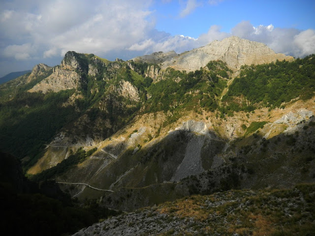 La Via Vandelli ripresa dalla Finestra Vandelli