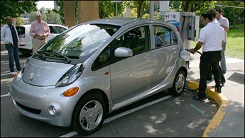 Mitsubishi-i-MiEV-2012_i02