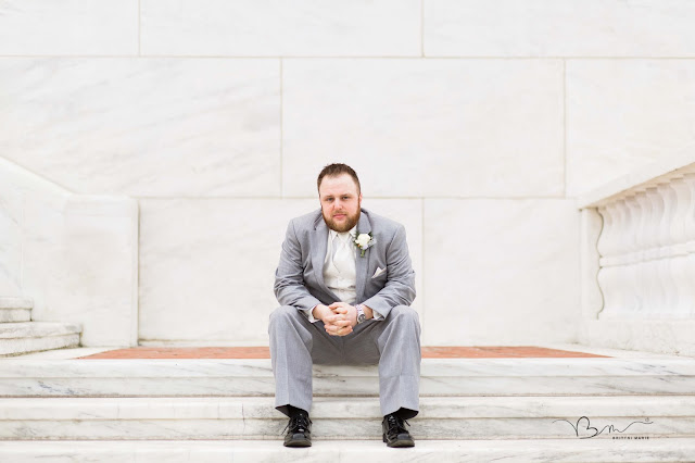 groom in front of the detroit institute of arts posing