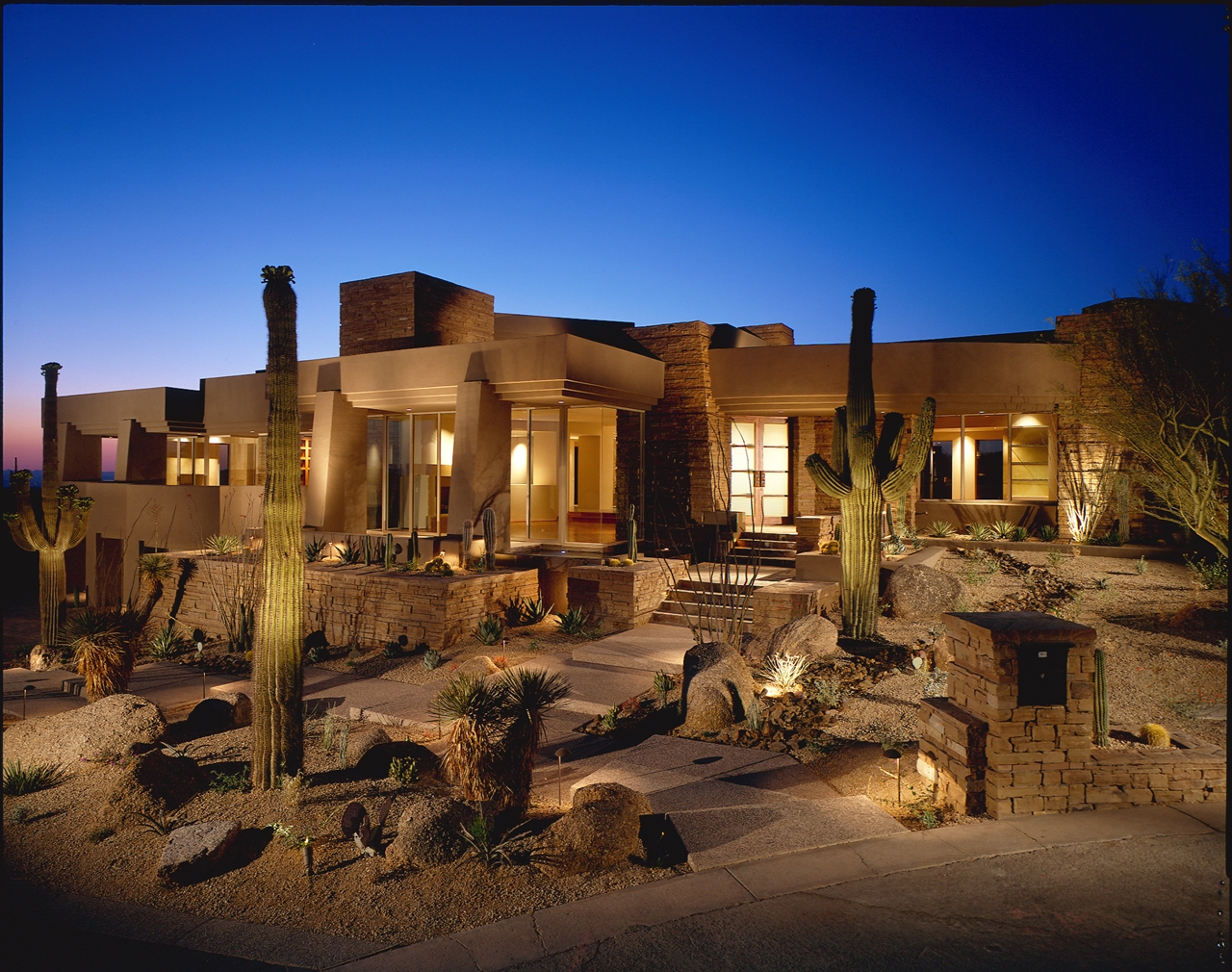  Modern Desert House  For Luxury Life In The Nature Scottsdale Arizona Modern  Cabinet