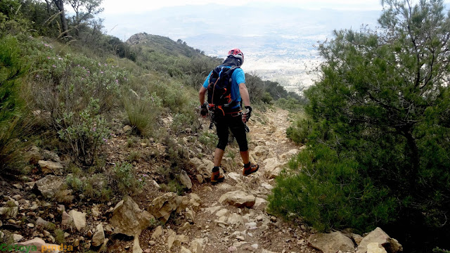 Ascensión a la Silla del Cid por la Ferrata Norte del Cid y regreso por la vía normal.