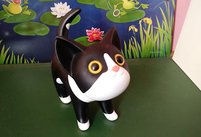 (vendido) Cofre de vinil gato preto e branco Kat da Semk design 21cm de comprimento e 21 cm de altura R$ 35,00