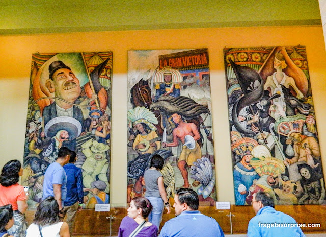 Mural de Diego Rivera, "Carnaval da vida mexicana", no Palácio Nacional de Belas Artes