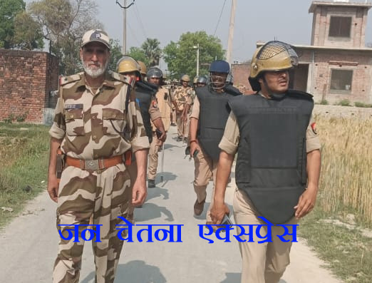  पैरामिलिट्री फोर्स पुलिस बल ने फ्लैग मार्च कर दिया सुरक्षा का संदेश