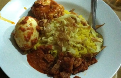 Nikmati wisata kuliner malam di kota Bandung - Nasi Kuning Pungkur