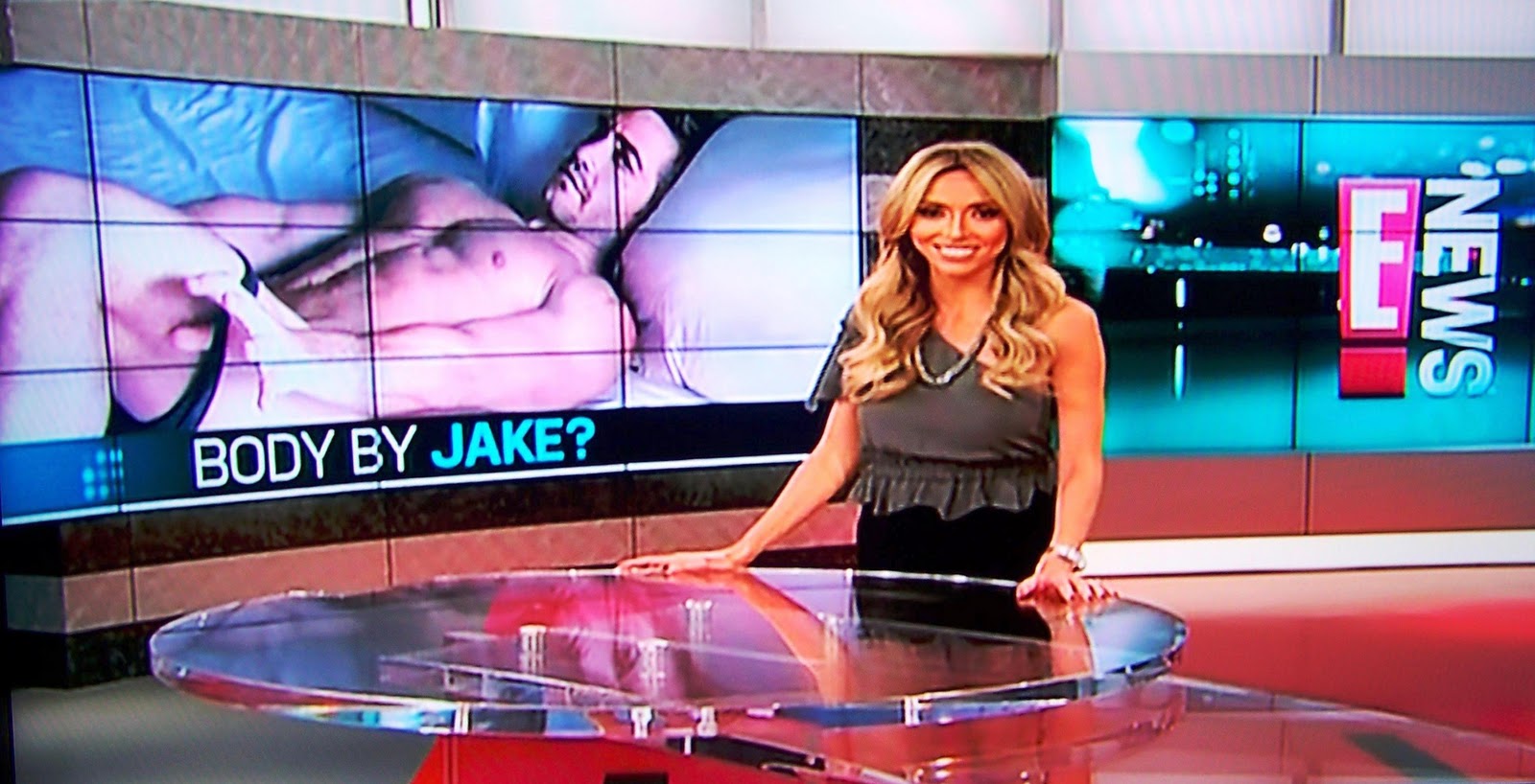 talkmedia: E! Entertainment's E! News now One Hour with a new studio ...