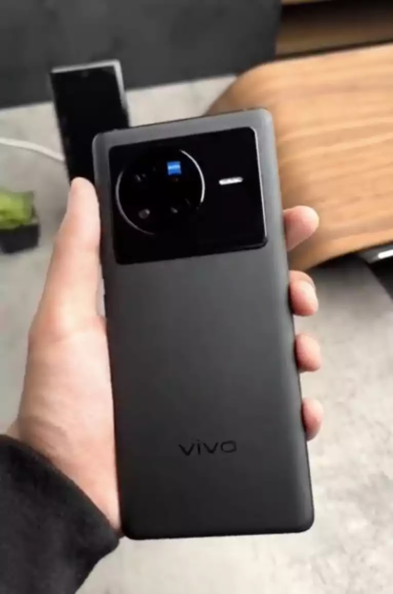 Dave Graciadas x vivo X80 Series Dave Graciadas x vivo X80 Series