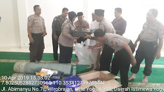 Peduli, Polresta Yogyakarta Berikan Bantuan di Masjid Darusalam 