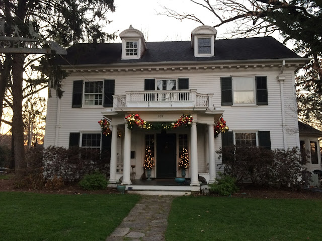 109 Plant Ave Webster Groves MO with Christmas decorations