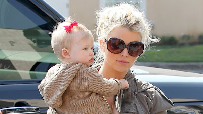 Jessica Simpson reveals baby