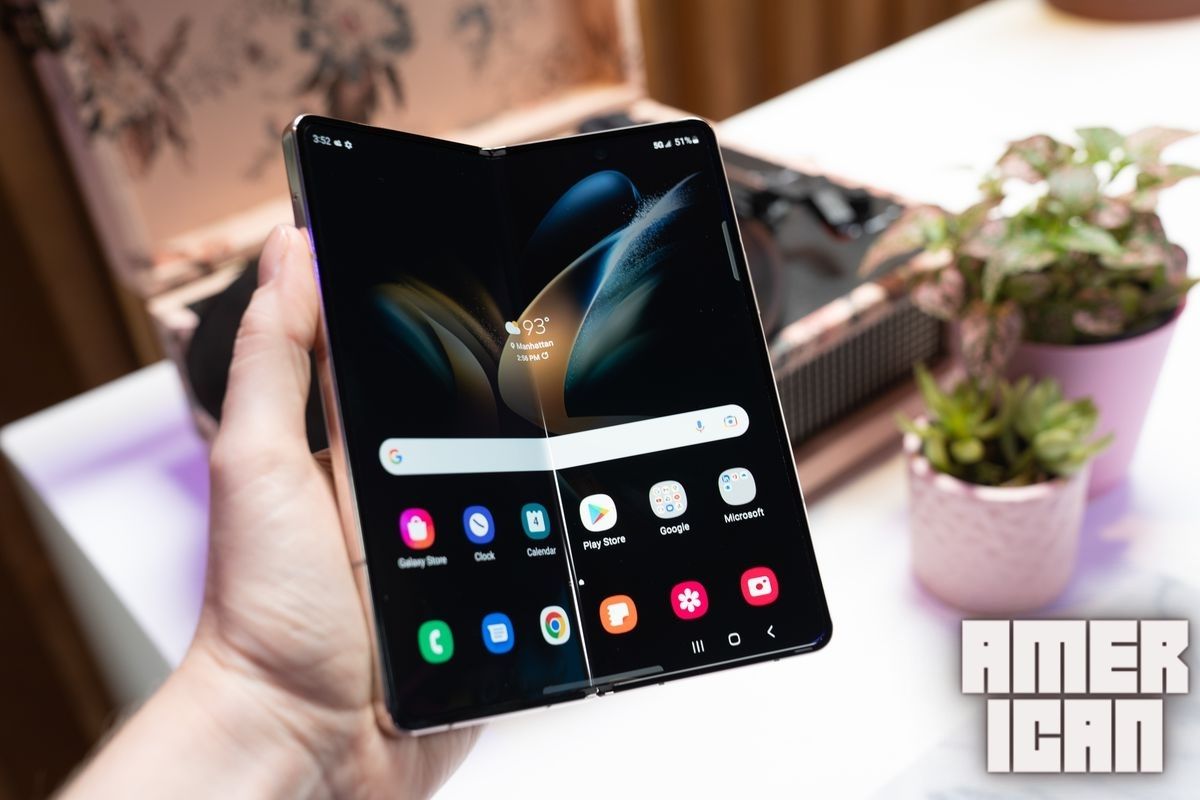 Comparing the Samsung Galaxy Fold 4 to the Five Features of the iPhone 14